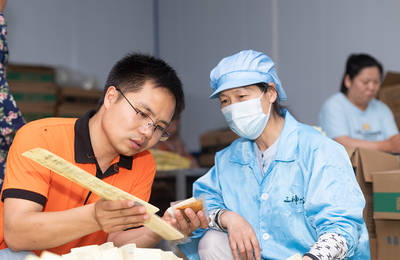 熊文文 大悟縣返鄉創業新鄉賢，以互聯網銷售助力鄉村振興，當選“中國網事·感動2023”二季度網絡感動人物